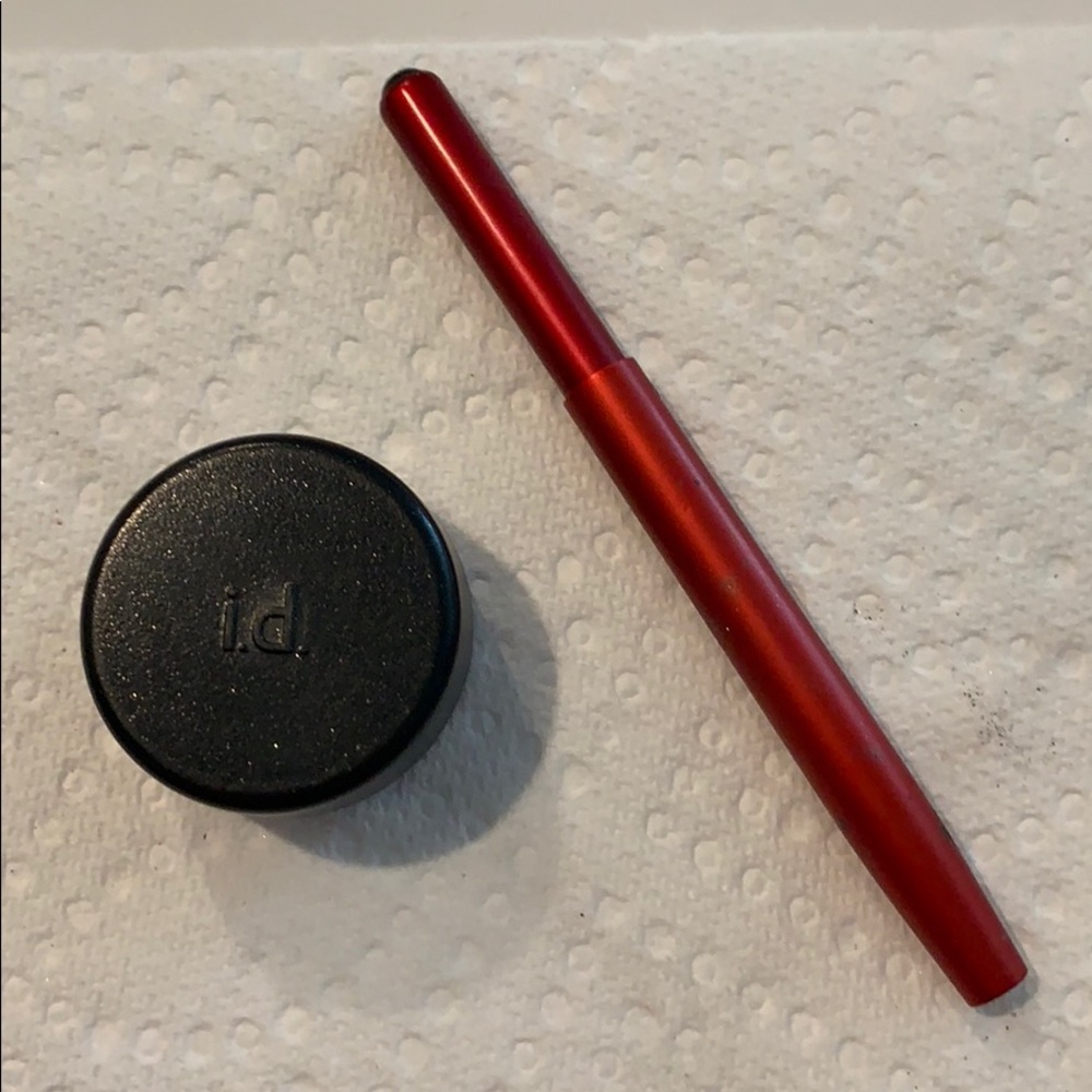 Bare minerals liner shadow